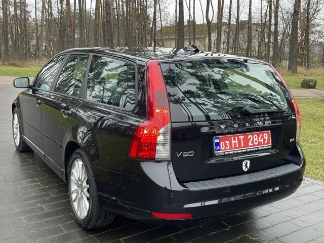 Черный Вольво В50, объемом двигателя 1.8 л и пробегом 189 тыс. км за 6950 $, фото 4 на Automoto.ua