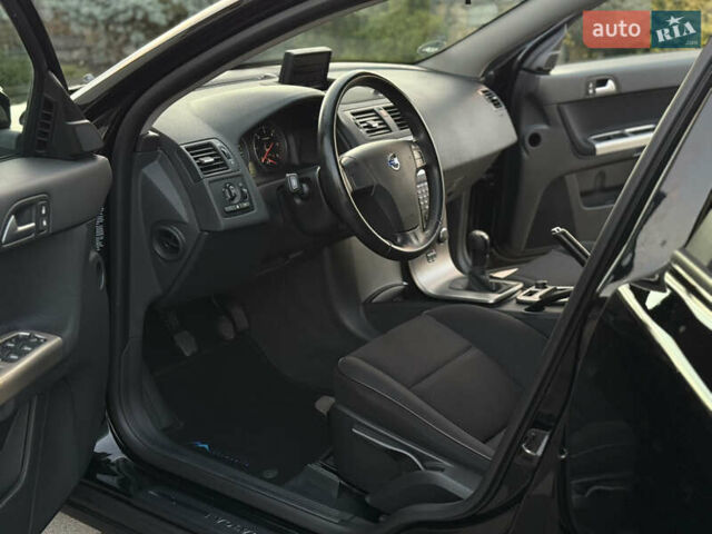 Чорний Вольво V50, об'ємом двигуна 1.6 л та пробігом 225 тис. км за 6950 $, фото 92 на Automoto.ua