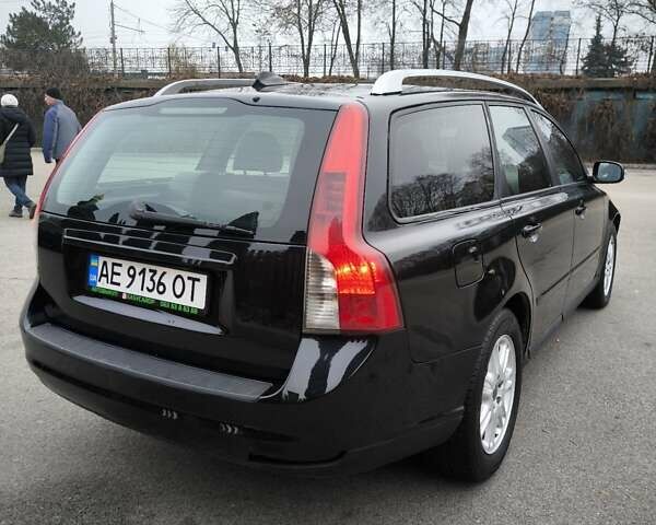 Черный Вольво В50, объемом двигателя 1.56 л и пробегом 190 тыс. км за 5550 $, фото 4 на Automoto.ua