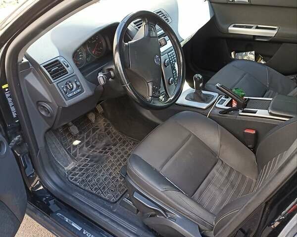 Черный Вольво В50, объемом двигателя 1.56 л и пробегом 297 тыс. км за 6300 $, фото 3 на Automoto.ua