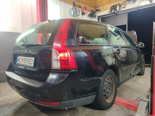 Черный Вольво В50, объемом двигателя 1.6 л и пробегом 234 тыс. км за 2700 $, фото 9 на Automoto.ua