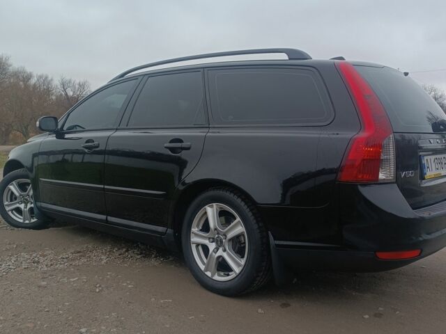 Черный Вольво В50, объемом двигателя 1.6 л и пробегом 210 тыс. км за 7500 $, фото 7 на Automoto.ua