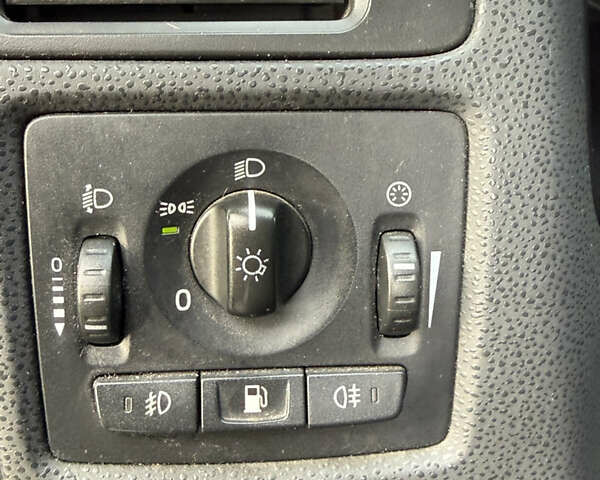 Чорний Вольво V50, об'ємом двигуна 1.6 л та пробігом 285 тис. км за 6999 $, фото 41 на Automoto.ua