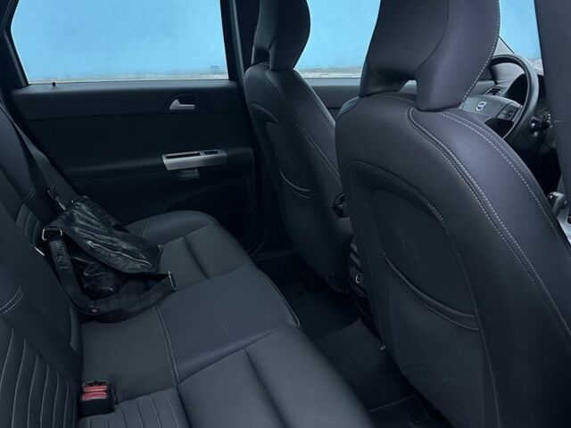 Черный Вольво В50, объемом двигателя 2 л и пробегом 301 тыс. км за 3100 $, фото 7 на Automoto.ua