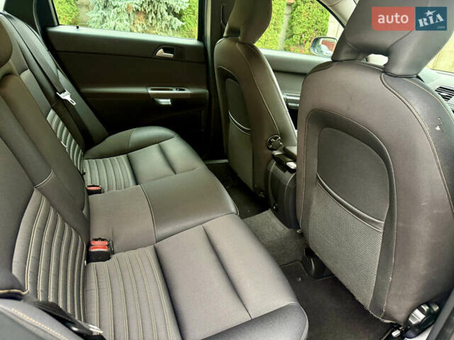 Черный Вольво В50, объемом двигателя 1.6 л и пробегом 191 тыс. км за 5699 $, фото 17 на Automoto.ua