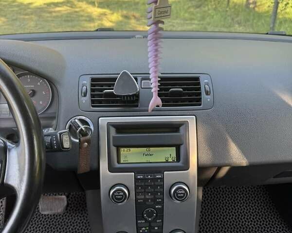Черный Вольво В50, объемом двигателя 2 л и пробегом 275 тыс. км за 8200 $, фото 12 на Automoto.ua