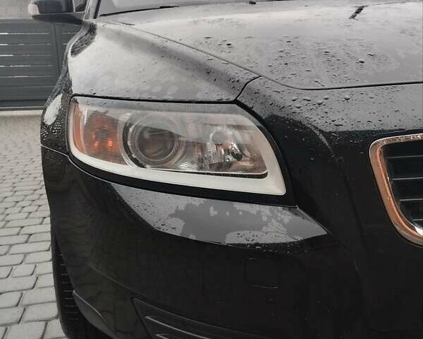 Черный Вольво В50, объемом двигателя 1.56 л и пробегом 235 тыс. км за 6750 $, фото 4 на Automoto.ua