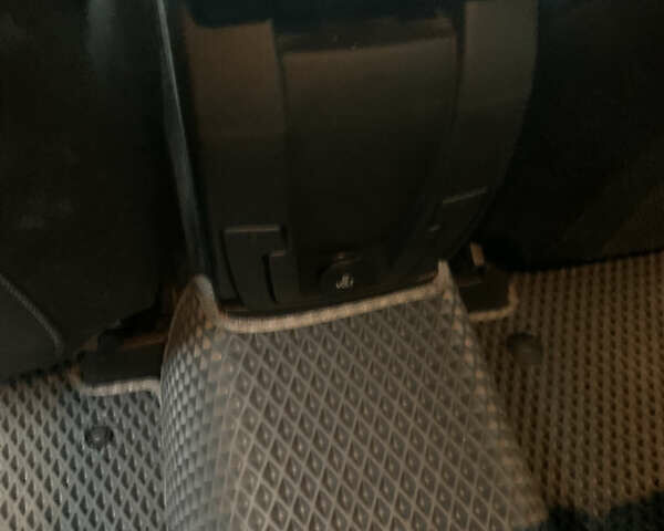 Черный Вольво В50, объемом двигателя 2 л и пробегом 245 тыс. км за 8300 $, фото 12 на Automoto.ua