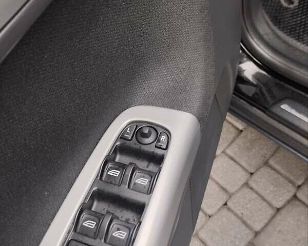 Черный Вольво В50, объемом двигателя 1.56 л и пробегом 235 тыс. км за 6750 $, фото 1 на Automoto.ua