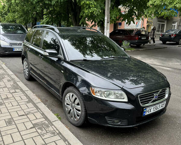 Черный Вольво В50, объемом двигателя 1.6 л и пробегом 303 тыс. км за 6100 $, фото 3 на Automoto.ua