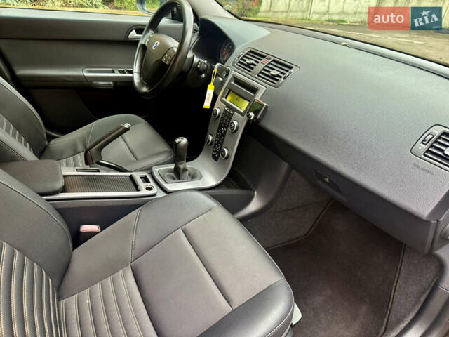 Черный Вольво В50, объемом двигателя 1.6 л и пробегом 191 тыс. км за 5699 $, фото 20 на Automoto.ua