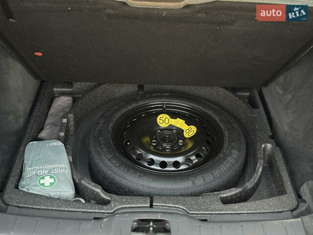 Чорний Вольво V50, об'ємом двигуна 1.6 л та пробігом 225 тис. км за 6899 $, фото 127 на Automoto.ua