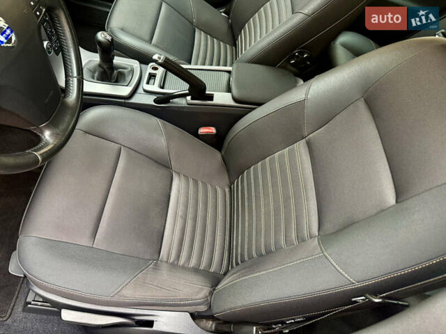 Черный Вольво В50, объемом двигателя 1.6 л и пробегом 191 тыс. км за 5699 $, фото 11 на Automoto.ua