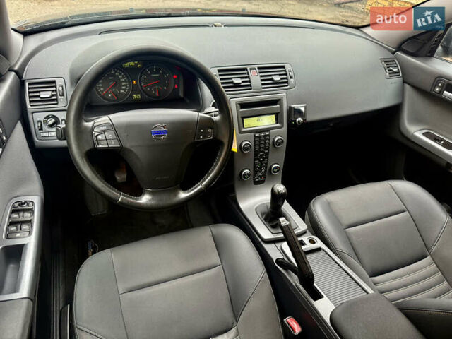 Черный Вольво В50, объемом двигателя 1.6 л и пробегом 191 тыс. км за 5699 $, фото 16 на Automoto.ua