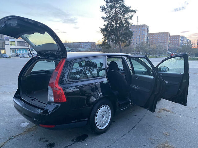 Черный Вольво В50, объемом двигателя 1.6 л и пробегом 254 тыс. км за 6200 $, фото 25 на Automoto.ua