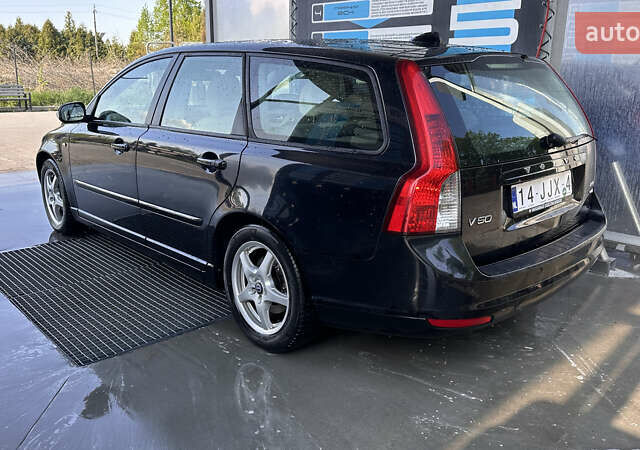Черный Вольво В50, объемом двигателя 1.6 л и пробегом 264 тыс. км за 6500 $, фото 5 на Automoto.ua