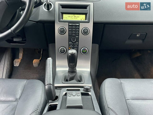 Черный Вольво В50, объемом двигателя 1.8 л и пробегом 189 тыс. км за 6950 $, фото 38 на Automoto.ua