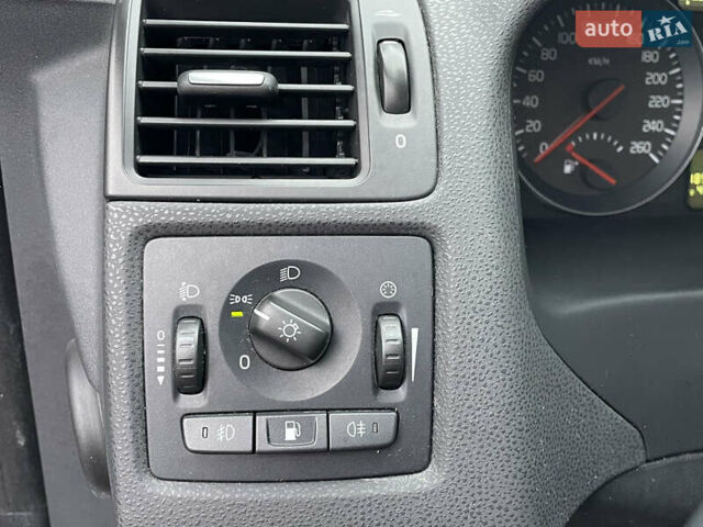 Черный Вольво В50, объемом двигателя 1.8 л и пробегом 189 тыс. км за 6950 $, фото 56 на Automoto.ua