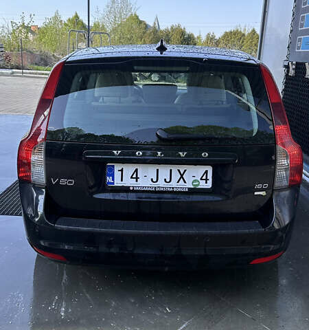 Черный Вольво В50, объемом двигателя 1.6 л и пробегом 264 тыс. км за 6500 $, фото 2 на Automoto.ua