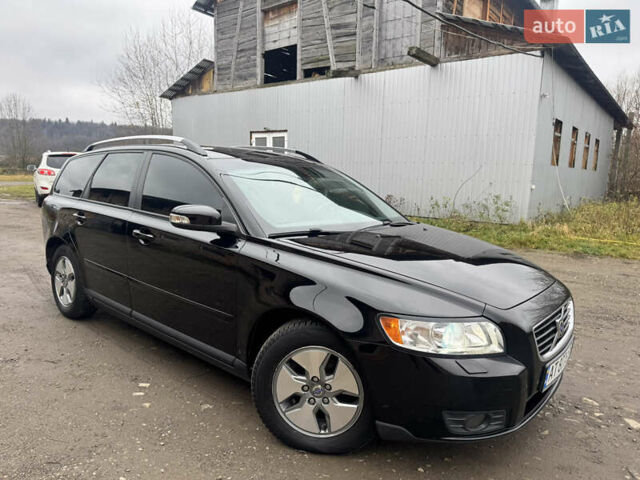 Черный Вольво В50, объемом двигателя 1.56 л и пробегом 213 тыс. км за 6599 $, фото 2 на Automoto.ua