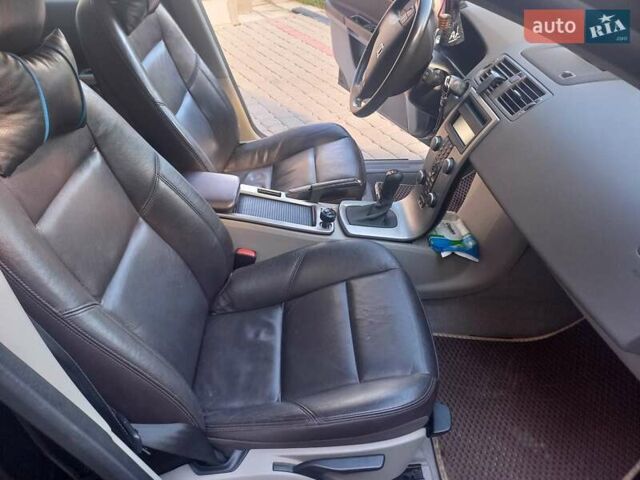 Черный Вольво В50, объемом двигателя 1.6 л и пробегом 253 тыс. км за 6800 $, фото 18 на Automoto.ua