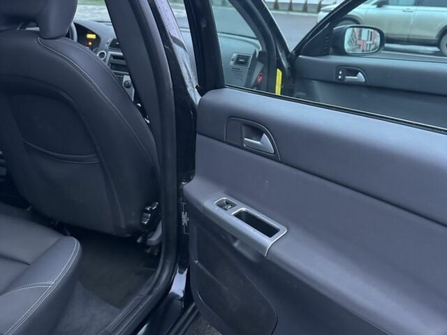 Черный Вольво В50, объемом двигателя 2 л и пробегом 301 тыс. км за 3100 $, фото 13 на Automoto.ua