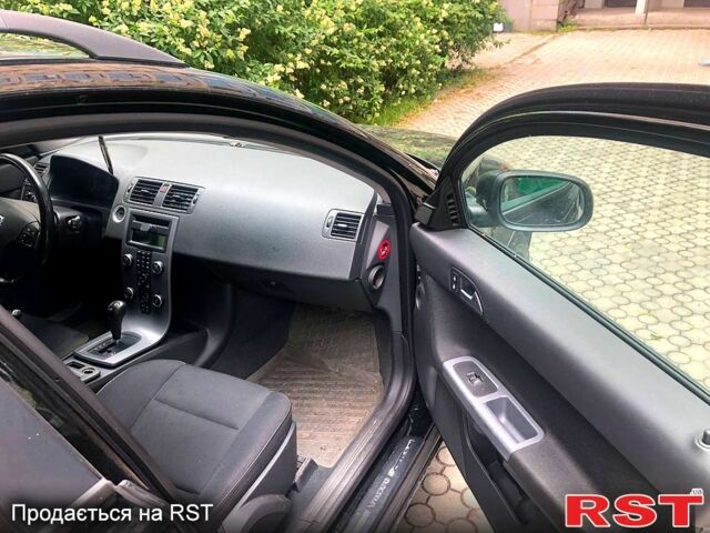 Чорний Вольво V50, об'ємом двигуна 2 л та пробігом 268 тис. км за 8500 $, фото 3 на Automoto.ua