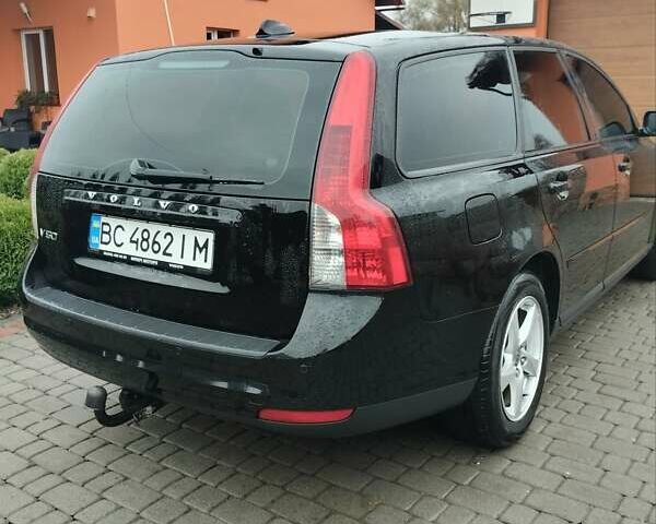 Черный Вольво В50, объемом двигателя 1.56 л и пробегом 235 тыс. км за 6200 $, фото 3 на Automoto.ua