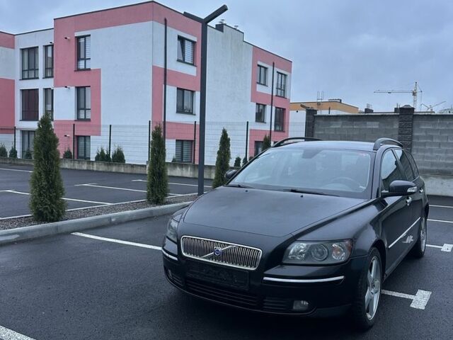 Черный Вольво В50, объемом двигателя 2 л и пробегом 301 тыс. км за 3100 $, фото 2 на Automoto.ua