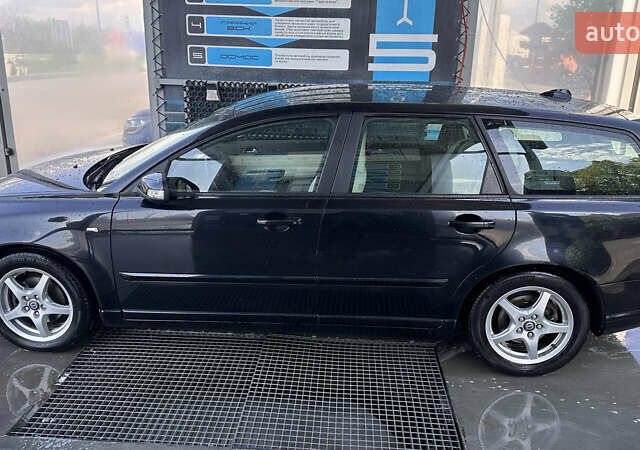 Черный Вольво В50, объемом двигателя 1.6 л и пробегом 264 тыс. км за 6500 $, фото 4 на Automoto.ua