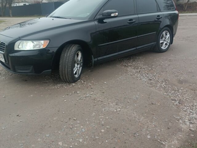 Черный Вольво В50, объемом двигателя 1.6 л и пробегом 210 тыс. км за 7500 $, фото 4 на Automoto.ua