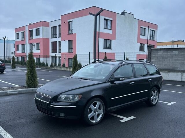 Черный Вольво В50, объемом двигателя 2 л и пробегом 301 тыс. км за 3100 $, фото 1 на Automoto.ua