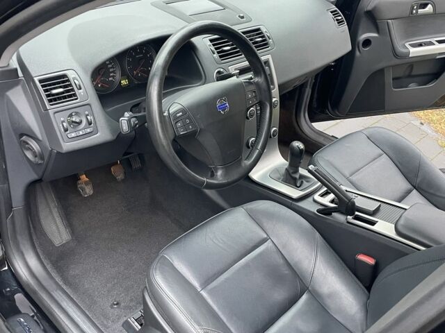 Черный Вольво В50, объемом двигателя 1.8 л и пробегом 189 тыс. км за 6950 $, фото 14 на Automoto.ua