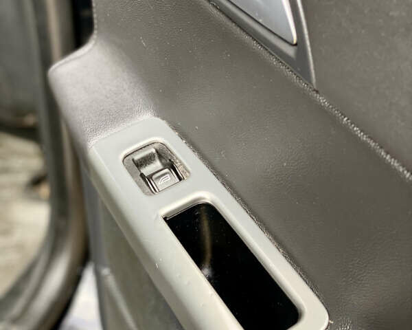 Чорний Вольво V50, об'ємом двигуна 2 л та пробігом 270 тис. км за 7200 $, фото 30 на Automoto.ua