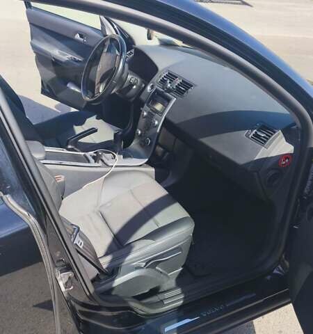 Черный Вольво В50, объемом двигателя 1.56 л и пробегом 305 тыс. км за 7100 $, фото 3 на Automoto.ua
