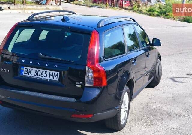 Черный Вольво В50, объемом двигателя 1.56 л и пробегом 305 тыс. км за 7100 $, фото 2 на Automoto.ua