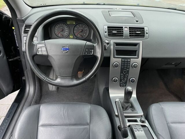 Черный Вольво В50, объемом двигателя 1.8 л и пробегом 189 тыс. км за 6950 $, фото 12 на Automoto.ua