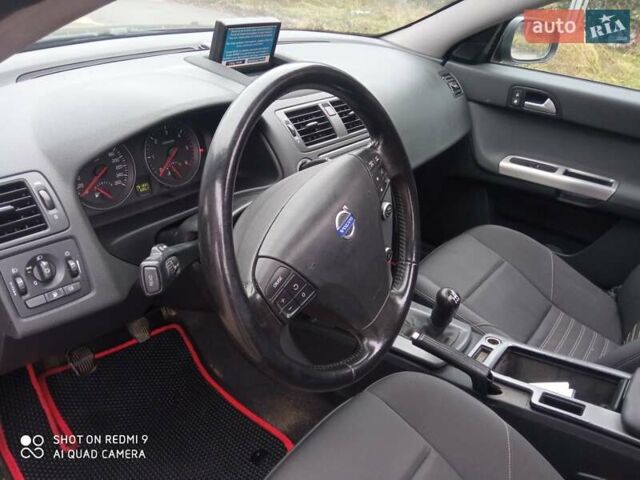 Черный Вольво В50, объемом двигателя 1.6 л и пробегом 262 тыс. км за 5700 $, фото 8 на Automoto.ua