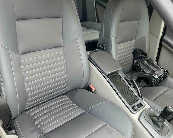 Чорний Вольво V50, об'ємом двигуна 0 л та пробігом 198 тис. км за 6500 $, фото 10 на Automoto.ua