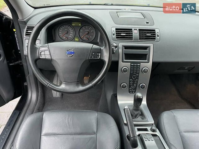 Черный Вольво В50, объемом двигателя 1.8 л и пробегом 189 тыс. км за 6950 $, фото 47 на Automoto.ua