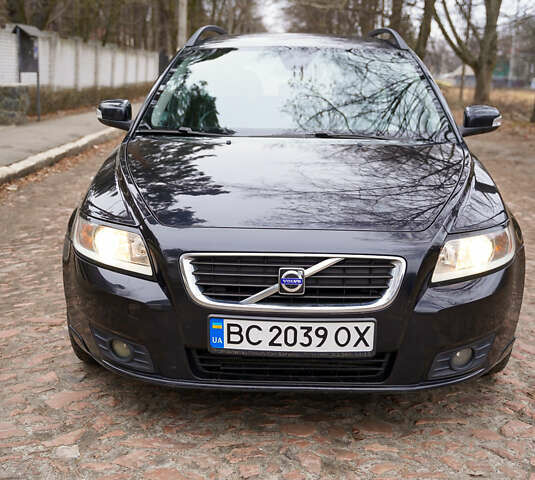Черный Вольво В50, объемом двигателя 1.6 л и пробегом 280 тыс. км за 6300 $, фото 1 на Automoto.ua