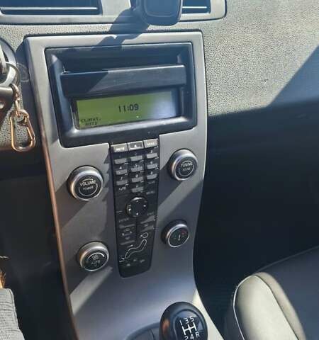 Черный Вольво В50, объемом двигателя 1.56 л и пробегом 305 тыс. км за 7100 $, фото 10 на Automoto.ua