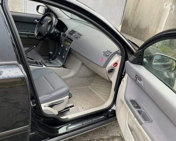 Чорний Вольво V50, об'ємом двигуна 0 л та пробігом 198 тис. км за 6500 $, фото 9 на Automoto.ua