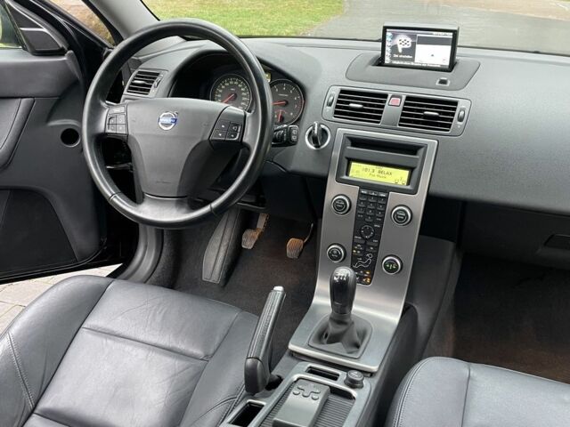 Черный Вольво В50, объемом двигателя 1.8 л и пробегом 189 тыс. км за 6950 $, фото 9 на Automoto.ua