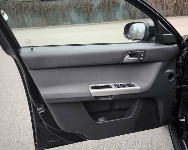 Черный Вольво В50, объемом двигателя 1.56 л и пробегом 190 тыс. км за 5550 $, фото 27 на Automoto.ua