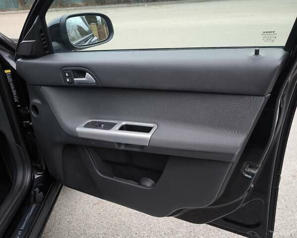 Черный Вольво В50, объемом двигателя 1.56 л и пробегом 190 тыс. км за 5550 $, фото 24 на Automoto.ua