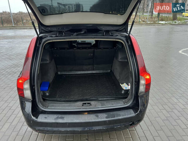 Черный Вольво В50, объемом двигателя 2 л и пробегом 325 тыс. км за 5800 $, фото 6 на Automoto.ua