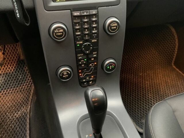 Черный Вольво В50, объемом двигателя 2 л и пробегом 245 тыс. км за 8300 $, фото 7 на Automoto.ua