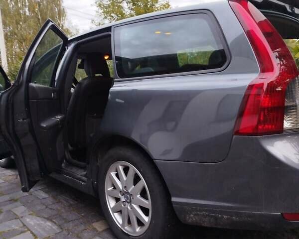 Черный Вольво В50, объемом двигателя 2 л и пробегом 306 тыс. км за 7500 $, фото 12 на Automoto.ua