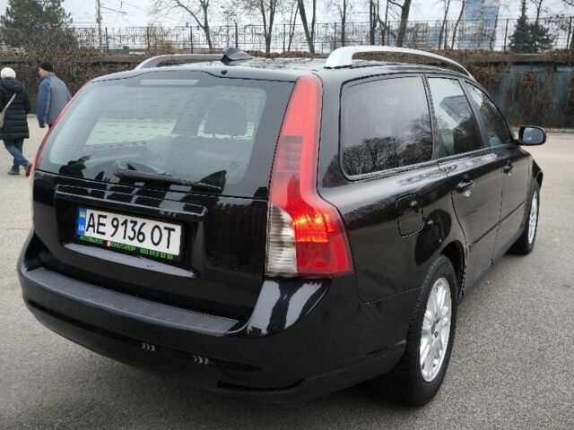 Черный Вольво В50, объемом двигателя 0 л и пробегом 190 тыс. км за 5550 $, фото 4 на Automoto.ua